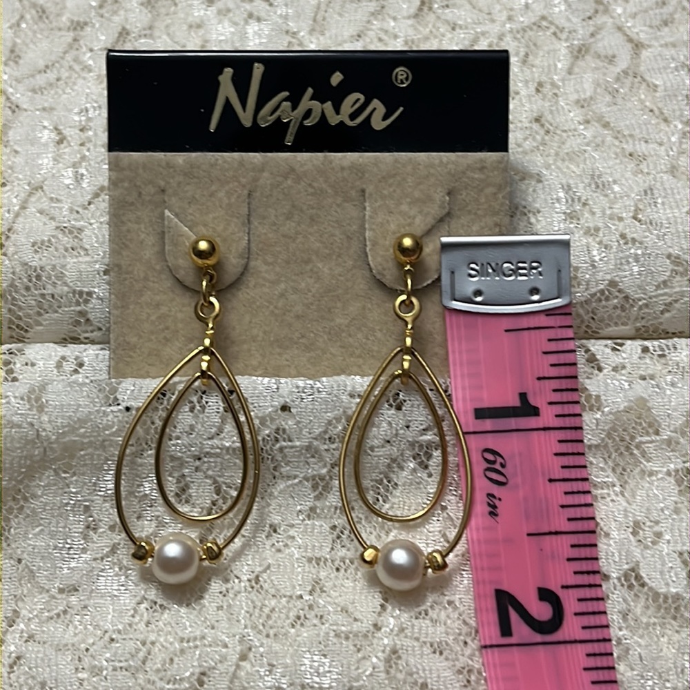 Napier/vintage gold and pearl drop earrings - Picture 2 of 2